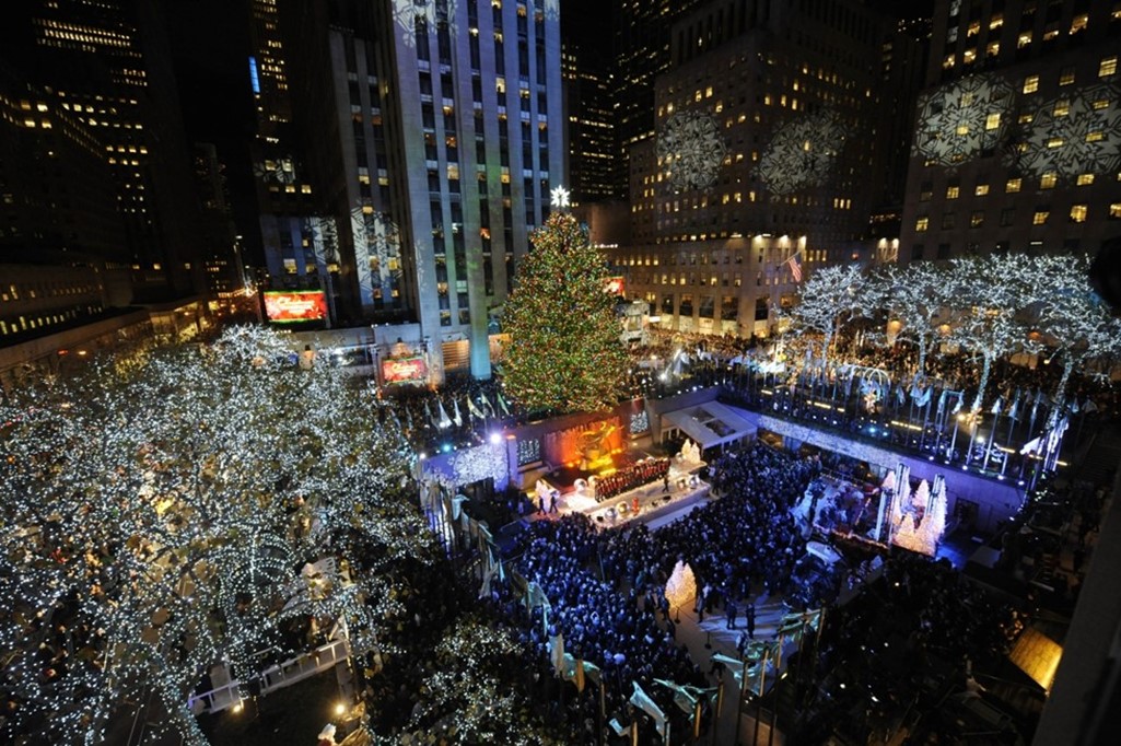 How Much Does The Rockefeller Center Christmas Tree Cost? | Centives How Much Does A Christmas Tree Weigh